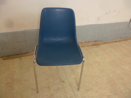 Židle modrá 2